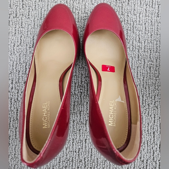 Michael Kors Ashby Flex Pump Size 7M in Cherry - Picture 6 of 9